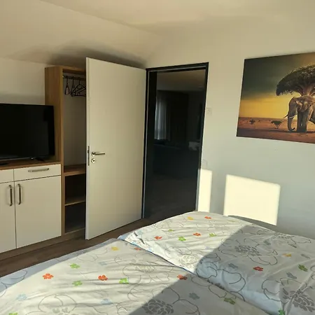 公寓 Huus Petjem In Urlaub Und Pflege Fuer Senioren 埃姆登
